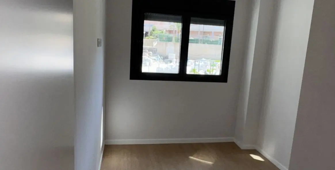 Sale of middle floor apartment in Las Lagunas 11
