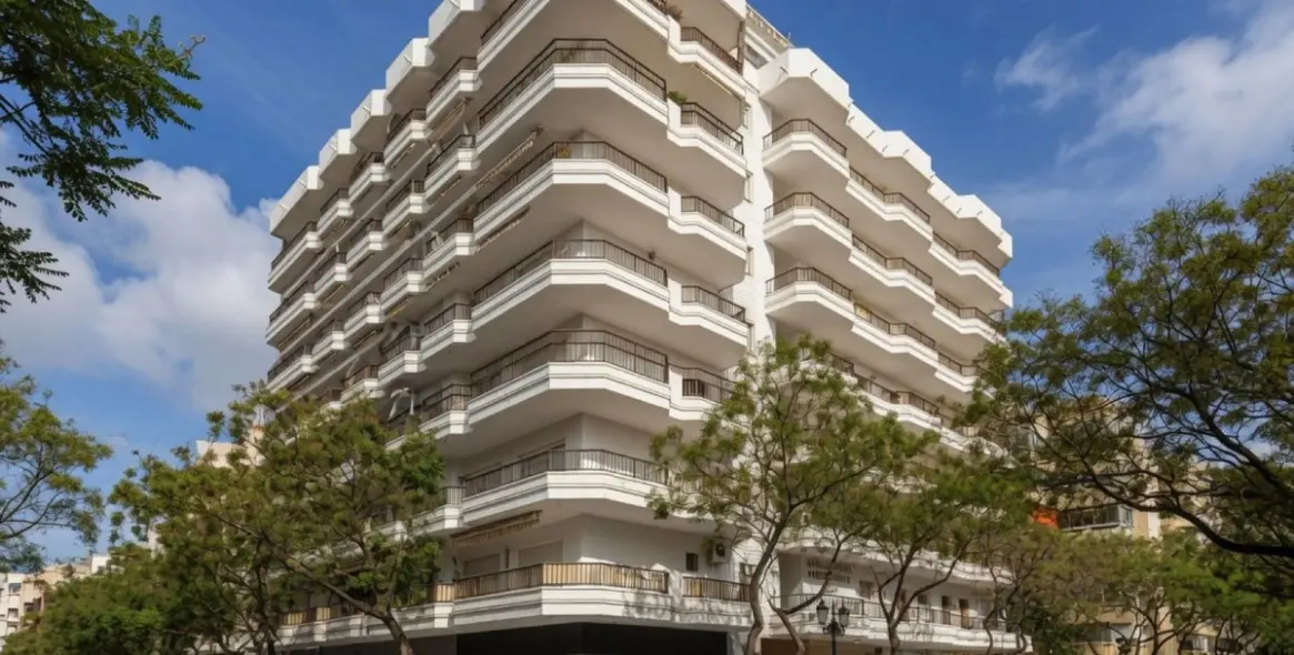 Venta de apartamento en planta media en Marbella 1