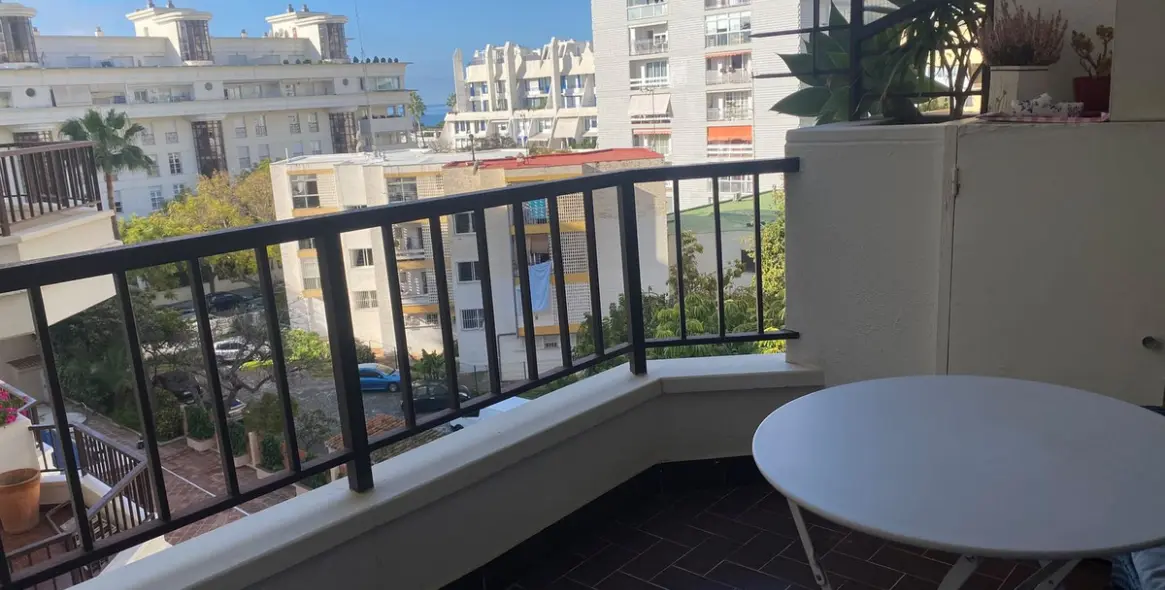 Venta de apartamento en planta media en Marbella 3