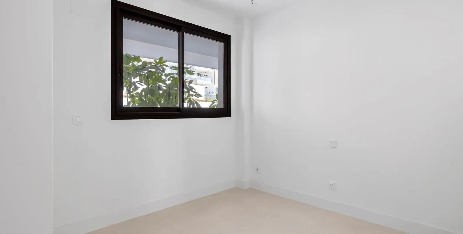 Sale of ground floor apartment in Higueron 25