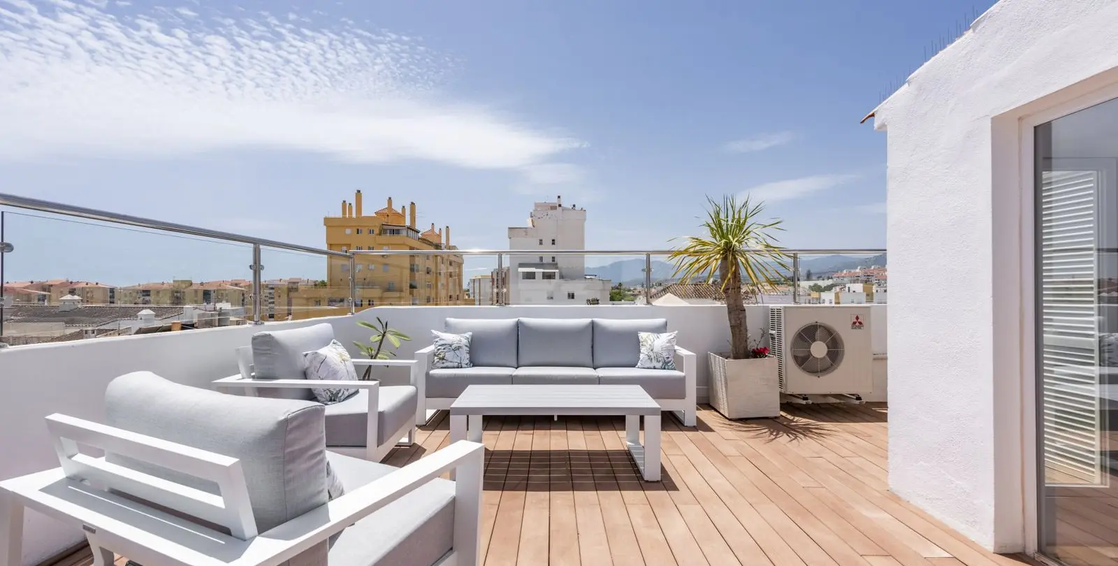 Sale of penthouse duplex in San Pedro de Alcántara 21