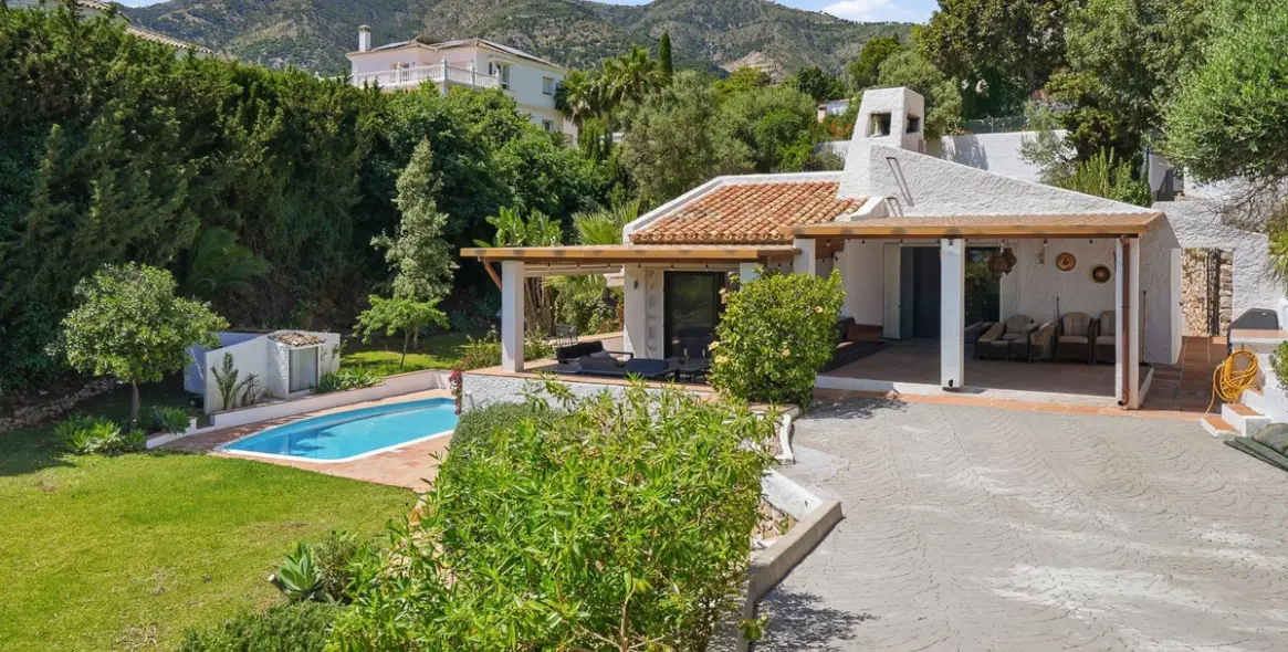 Sale of detached villa in Mijas 1