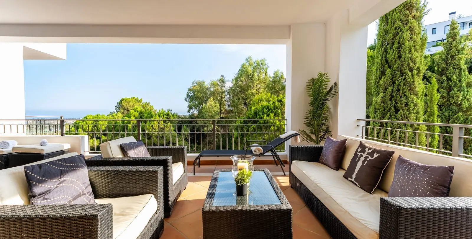 Sale of middle floor apartment in La Quinta 20