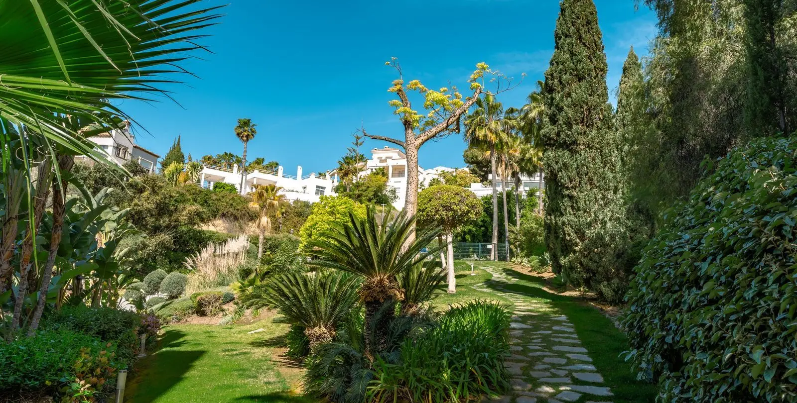 Sale of middle floor apartment in La Quinta 72