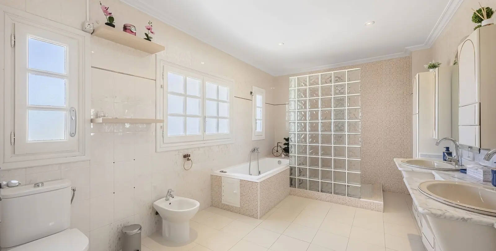 Sale of detached villa in Mijas 16