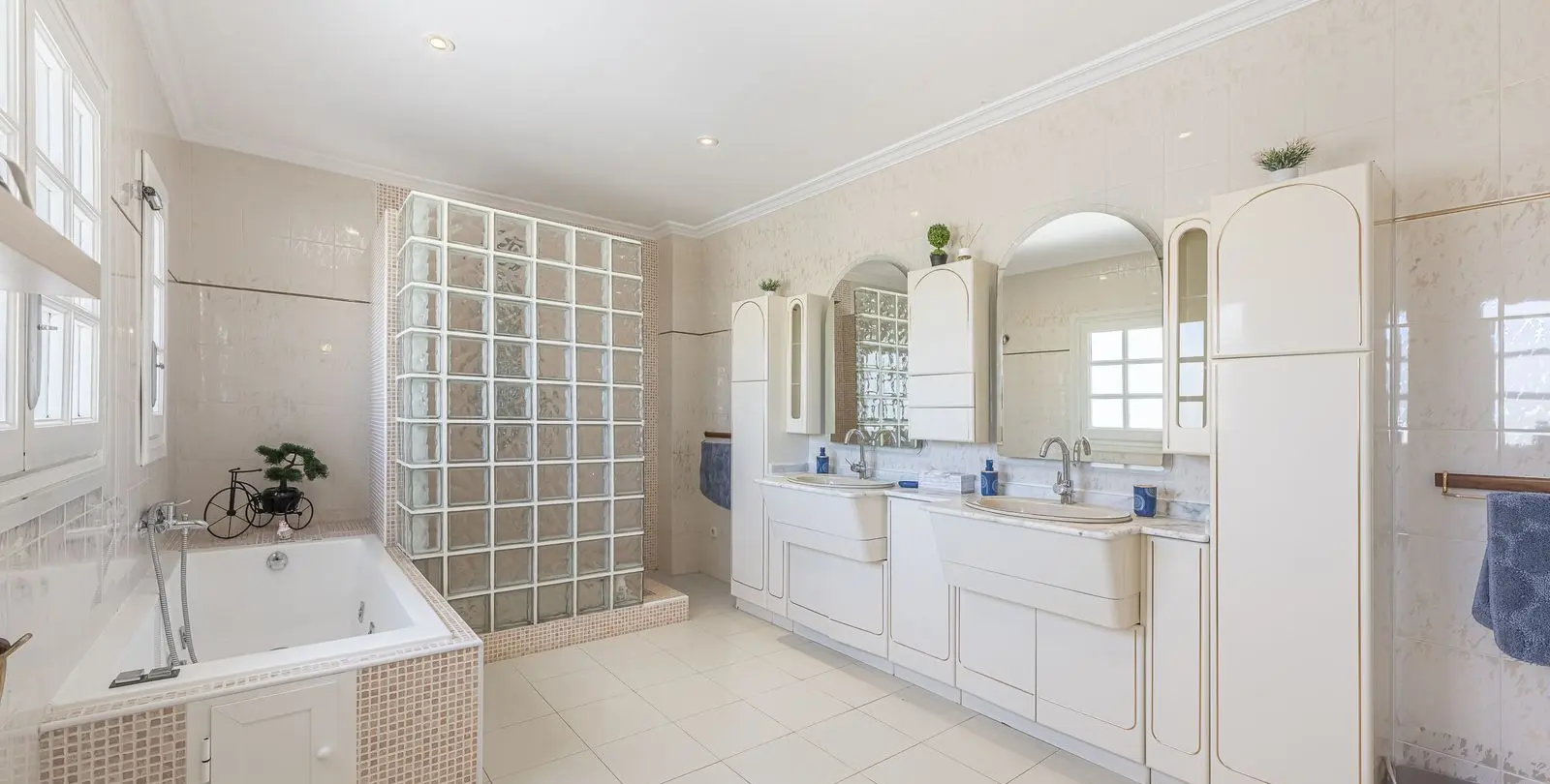 Sale of detached villa in Mijas 17