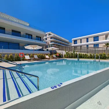 Venta de apartamento en planta media en Selwo