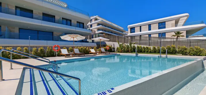 Venta de apartamento en planta media en Selwo 2