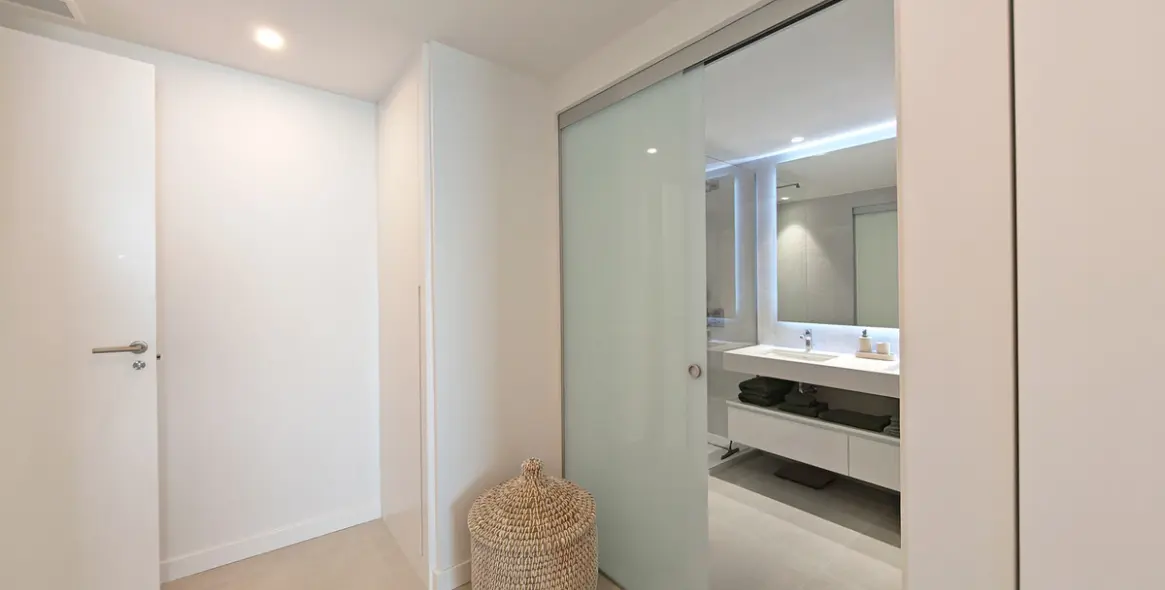 Venta de apartamento en planta media en Selwo 22