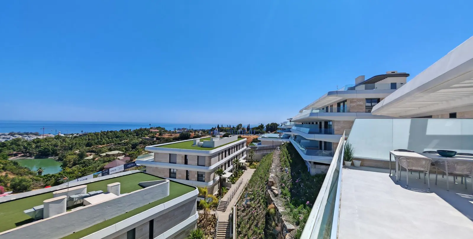 Sale of middle floor apartment in Selwo 14