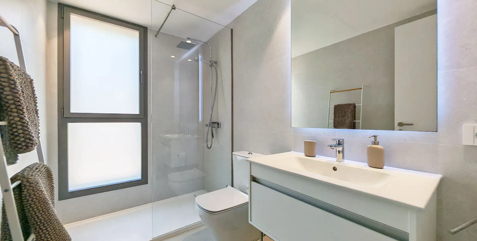 Sale of middle floor apartment in Selwo 17