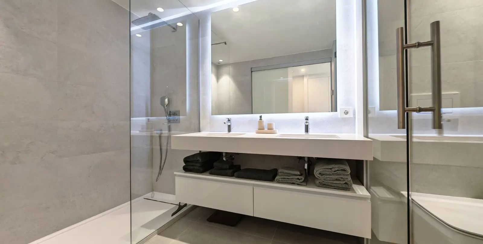 Sale of middle floor apartment in Selwo 21
