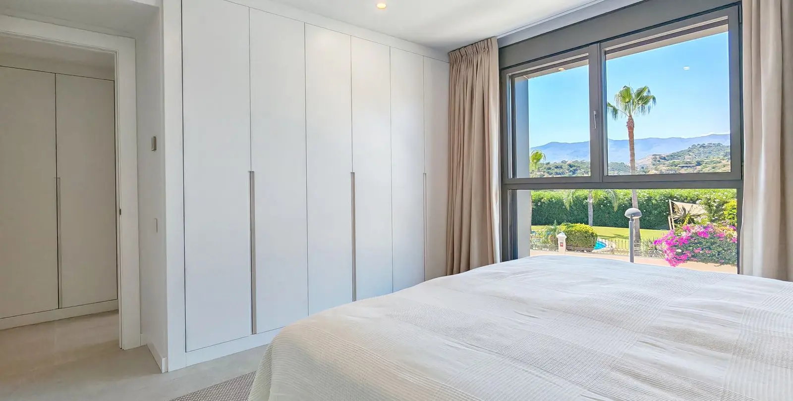 Sale of middle floor apartment in Selwo 22