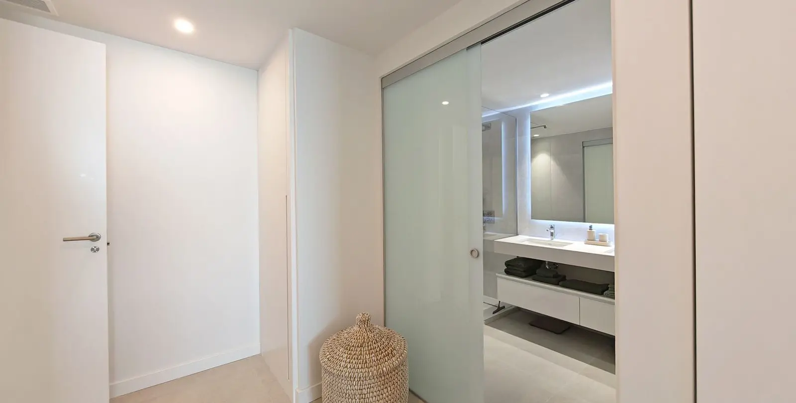 Sale of middle floor apartment in Selwo 23