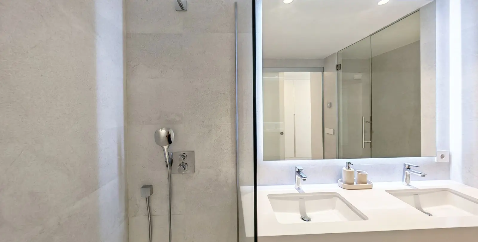 Sale of middle floor apartment in Selwo 24