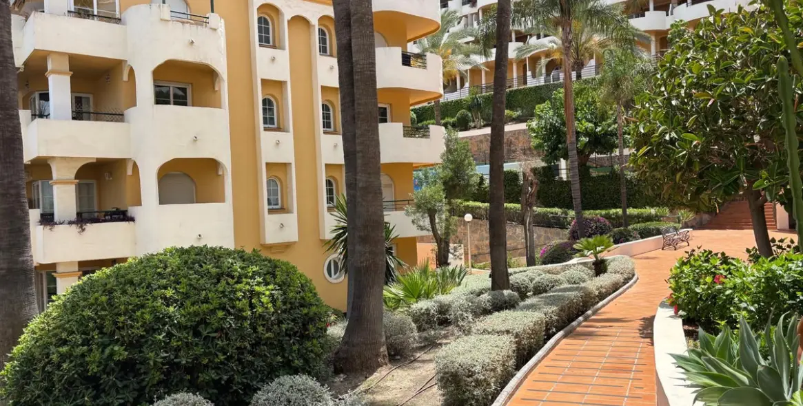 Venta de apartamento en planta baja en Aloha 3