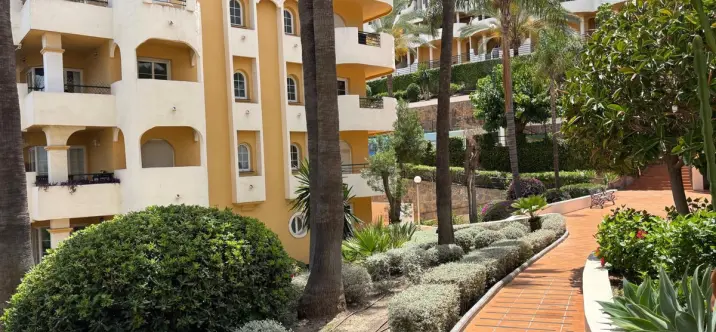 Venta de apartamento en planta baja en Aloha 2
