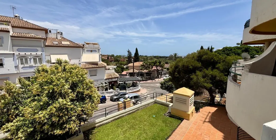 Venta de apartamento en planta baja en Aloha 7