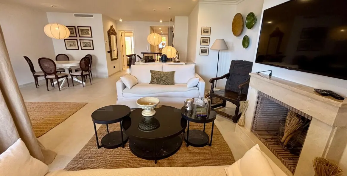 Venta de apartamento en planta baja en Aloha 10