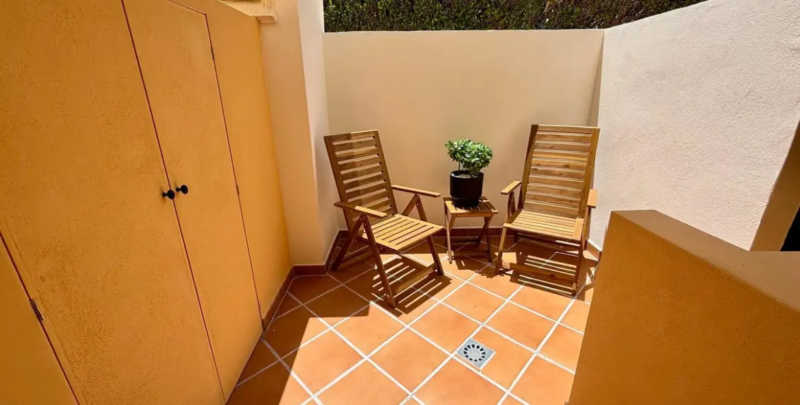 Venta de apartamento en planta baja en Aloha 17