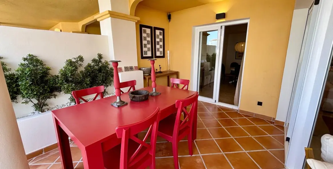 Venta de apartamento en planta baja en Aloha 18