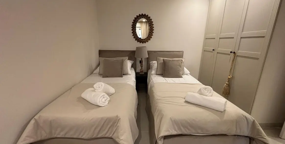 Venta de apartamento en planta baja en Aloha 33