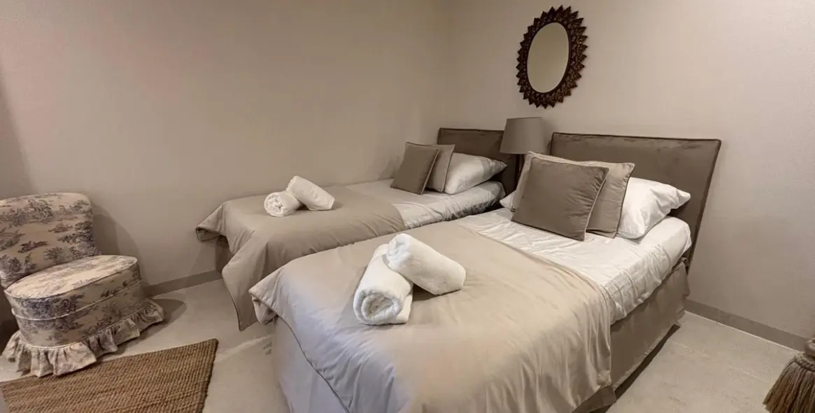Venta de apartamento en planta baja en Aloha 34