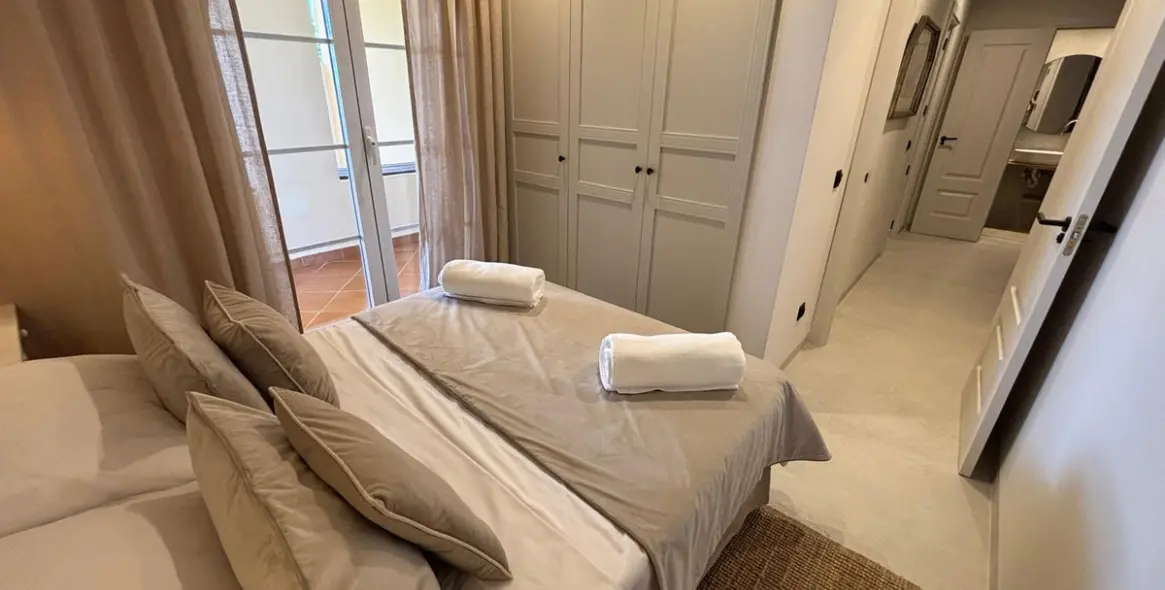 Venta de apartamento en planta baja en Aloha 36