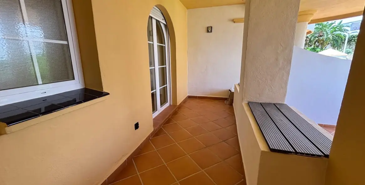 Venta de apartamento en planta baja en Aloha 46