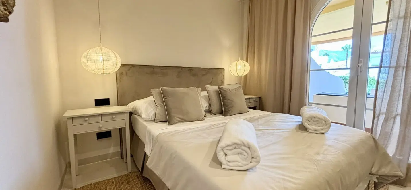 Venta de apartamento en planta baja en Aloha 1