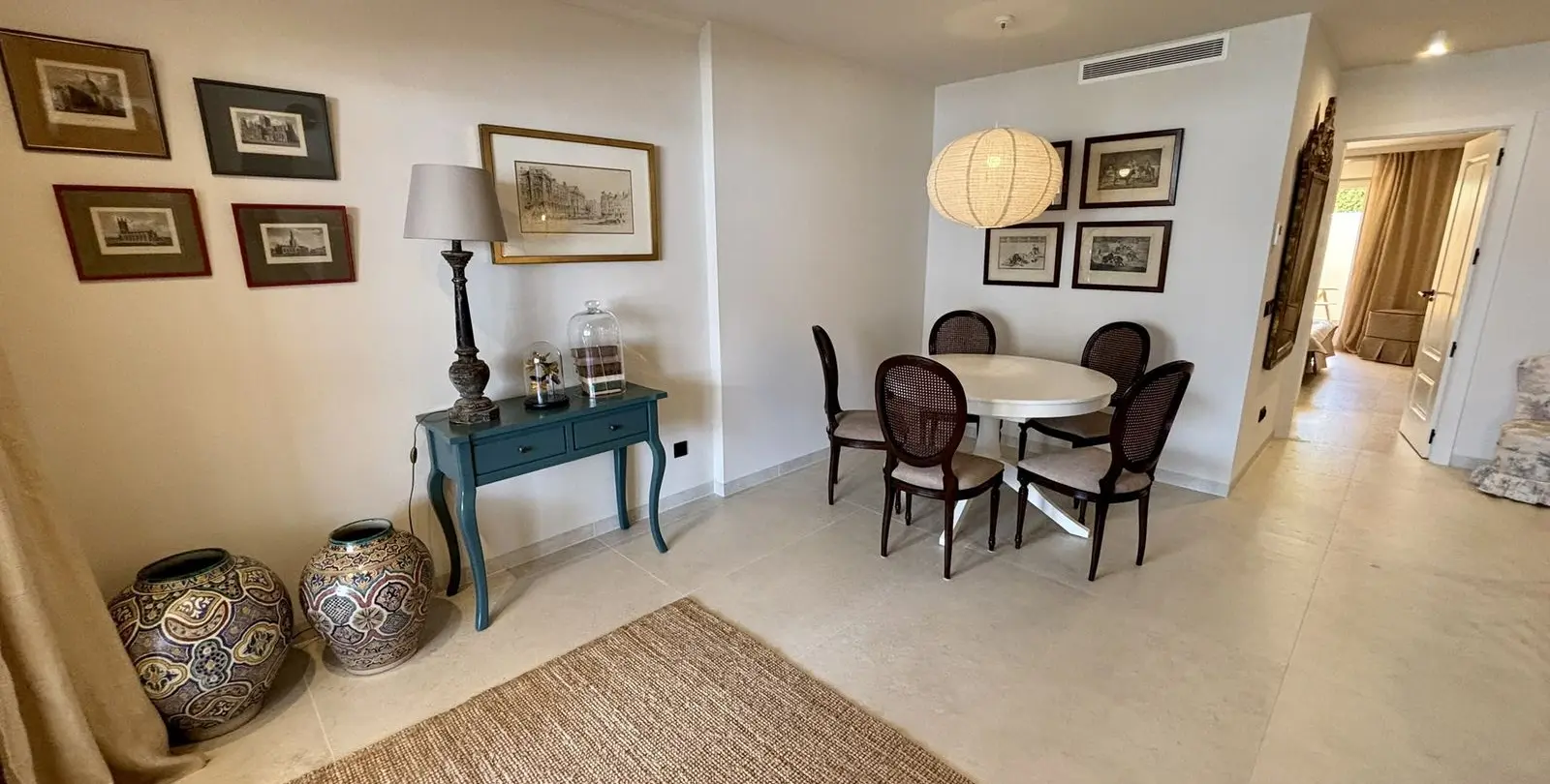 Venta de apartamento en planta baja en Aloha 24
