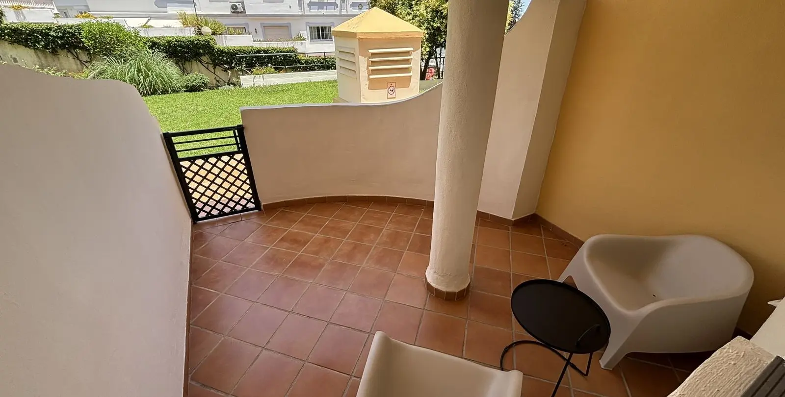 Venta de apartamento en planta baja en Aloha 25