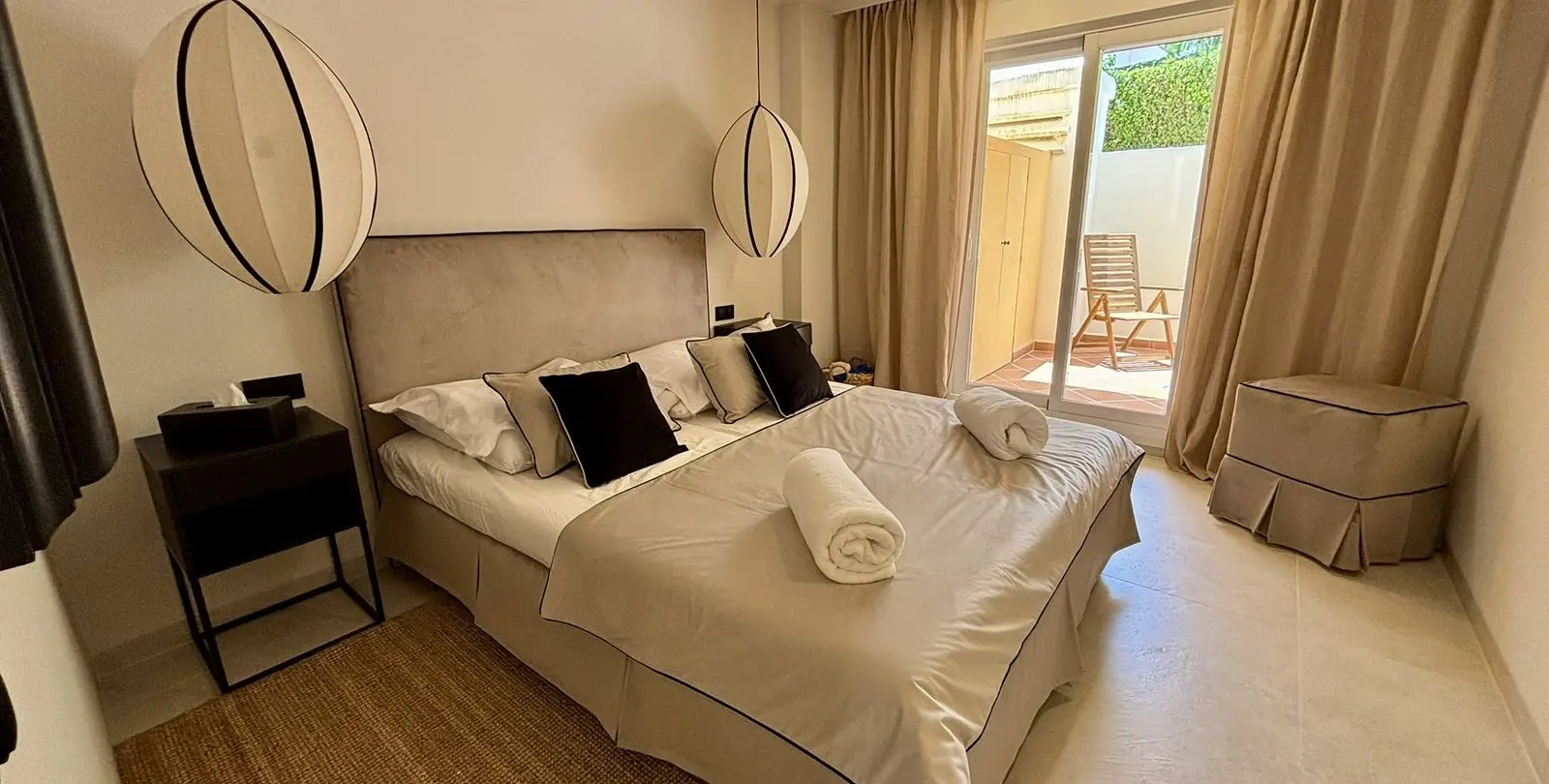 Venta de apartamento en planta baja en Aloha 35