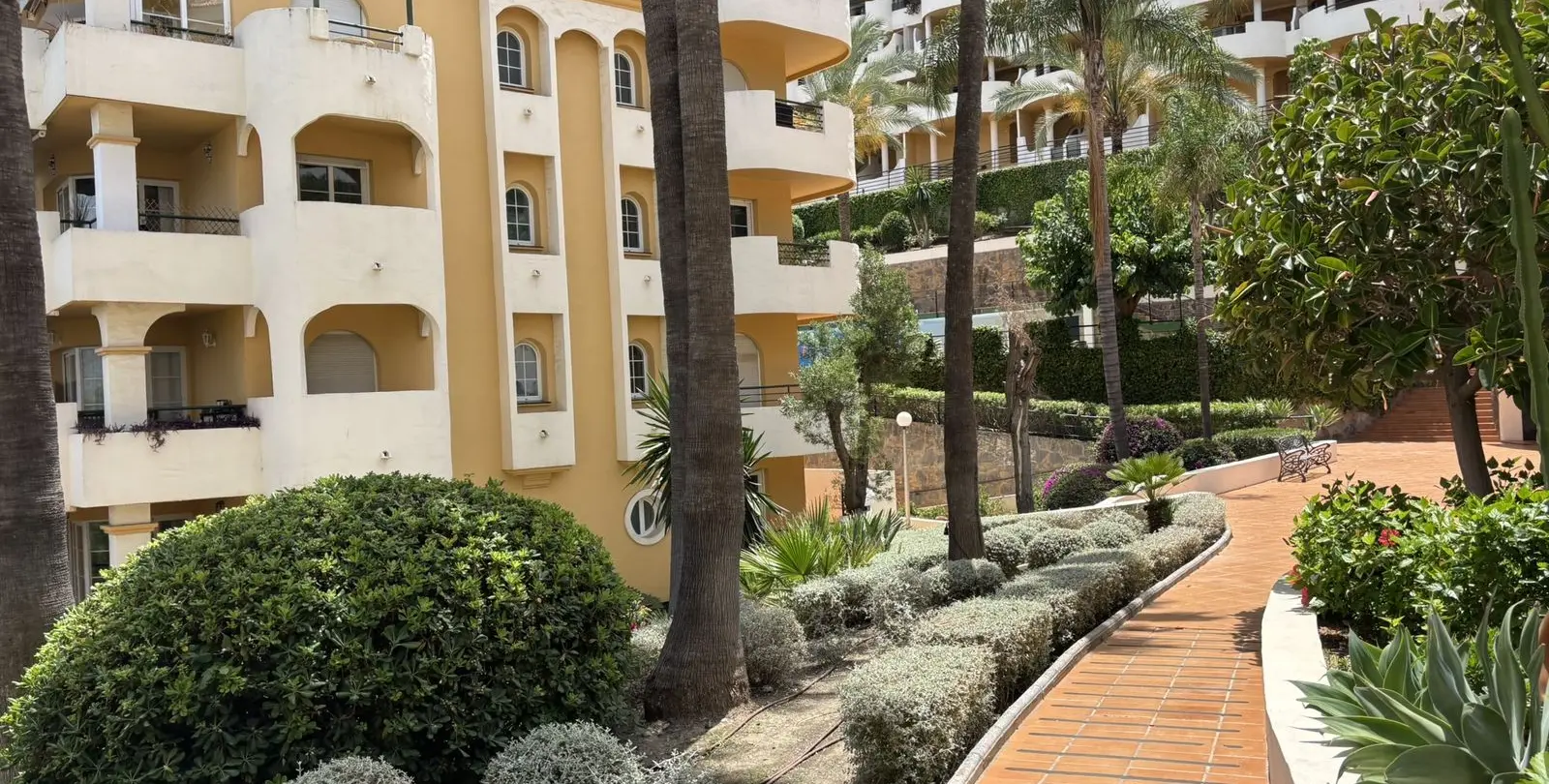 Venta de apartamento en planta baja en Aloha 60