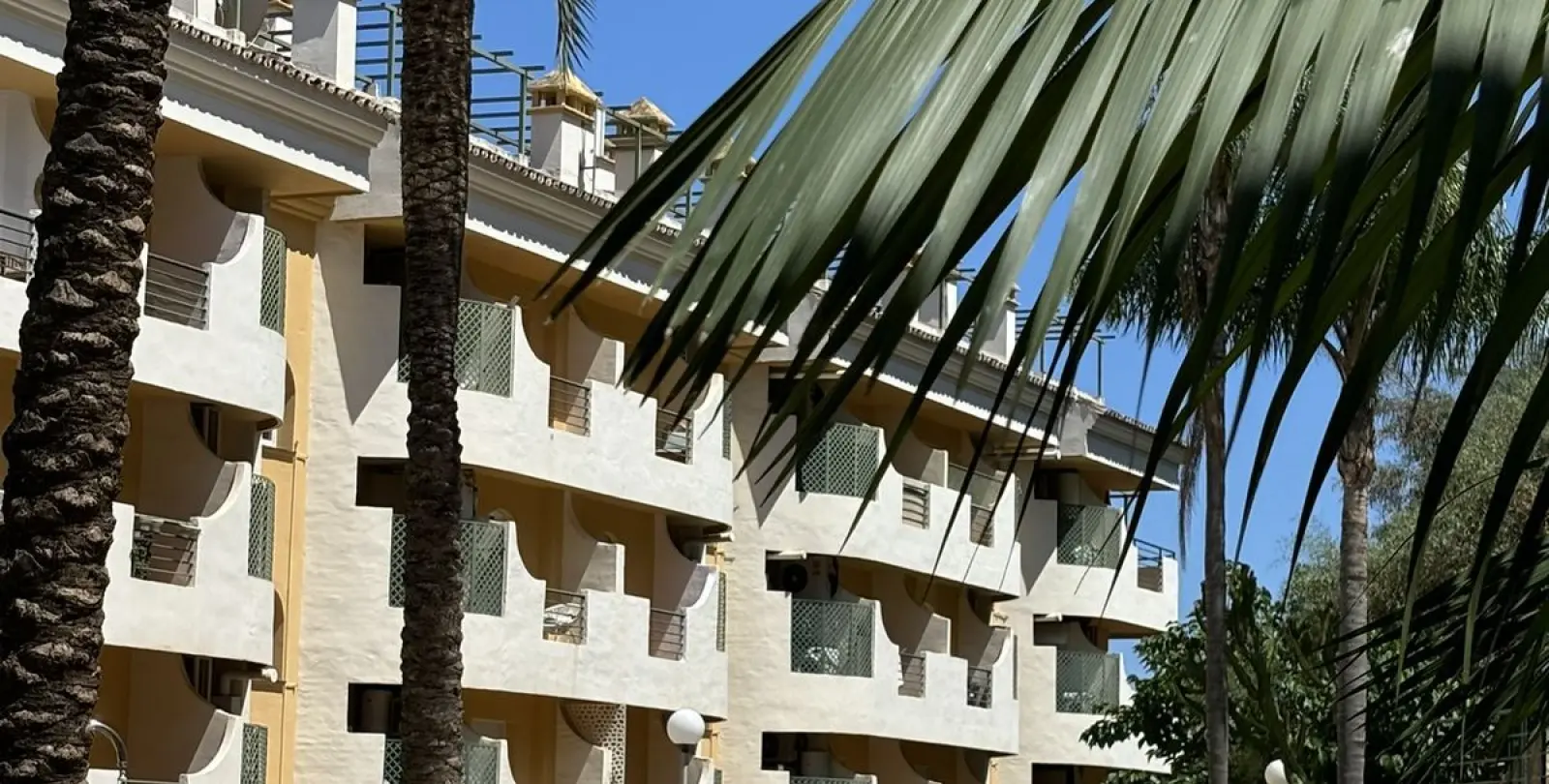 Venta de apartamento en planta baja en Aloha 65