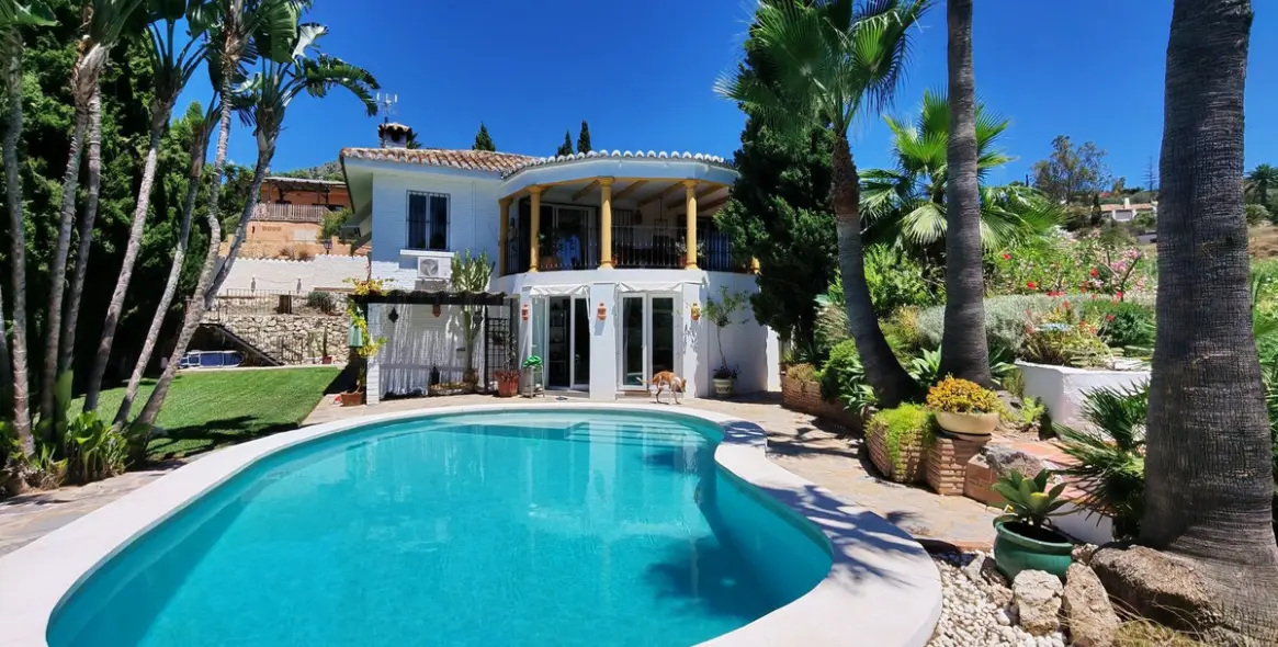 Sale of detached villa in Benalmadena 1