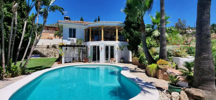 Sale of detached villa in Benalmadena 0