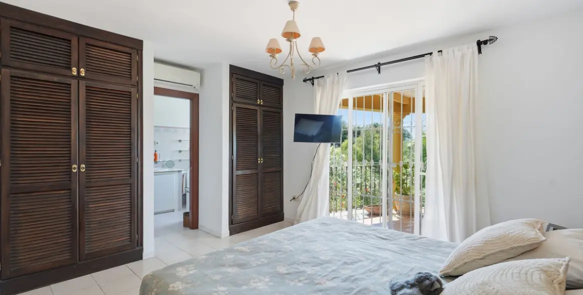 Sale of detached villa in Benalmadena 17