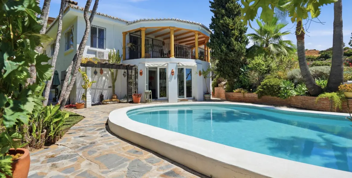 Sale of detached villa in Benalmadena 18