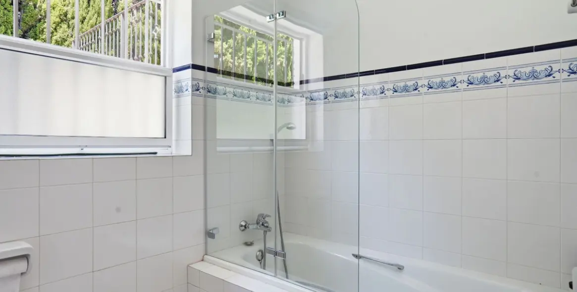 Sale of detached villa in Benalmadena 37