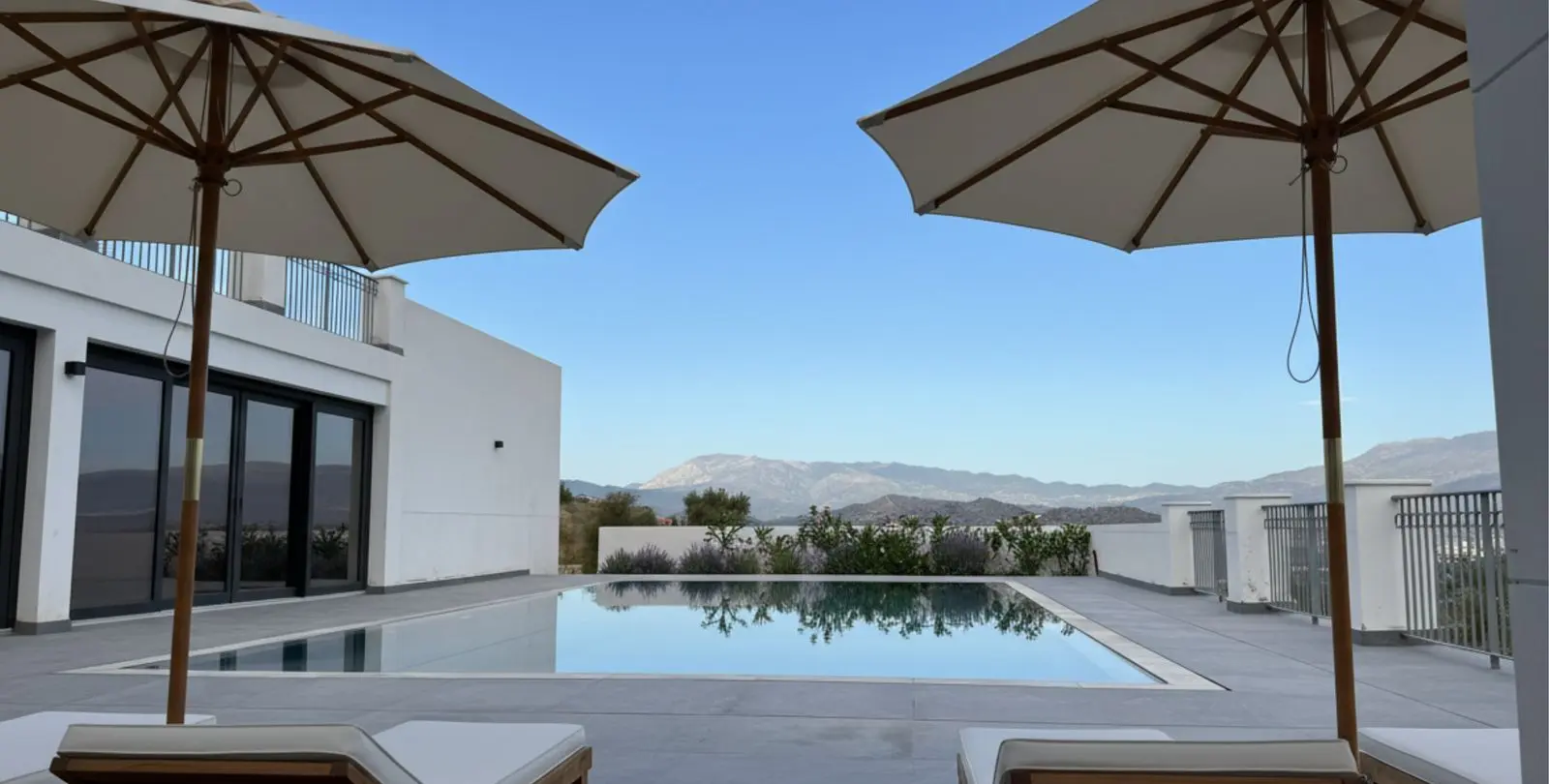 Sale of detached villa in Coín 1