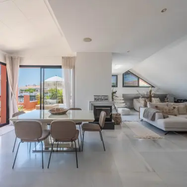 Venta de ático dúplex en Calahonda