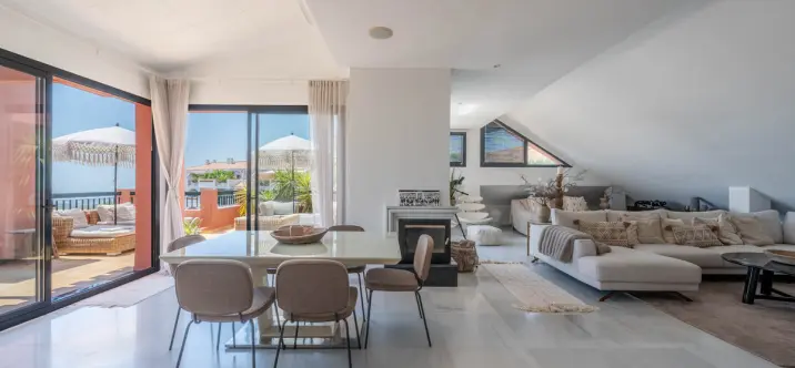 Venta de ático dúplex en Calahonda 4