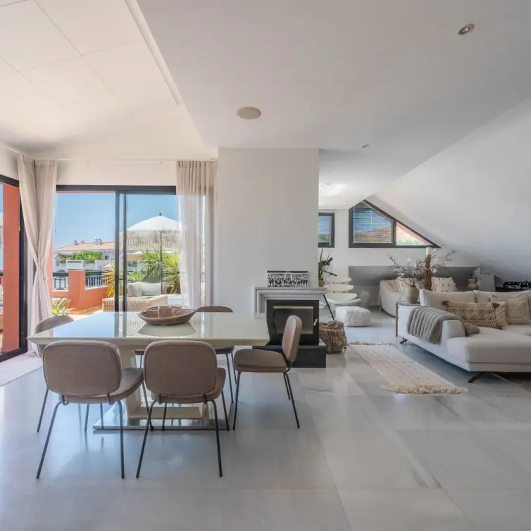 Venta de ático dúplex en Calahonda