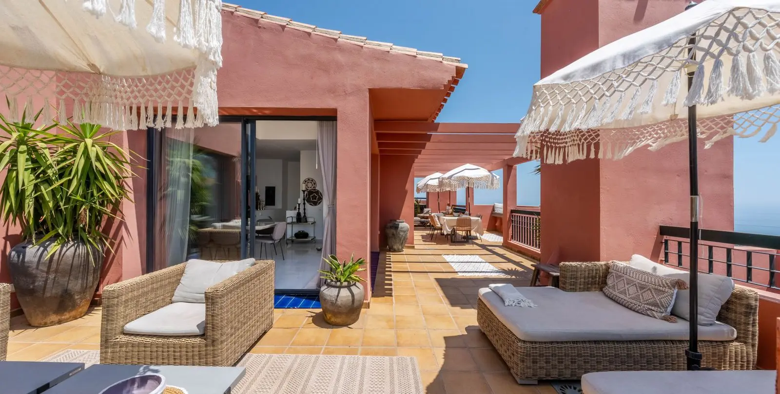 Sale of penthouse duplex in Calahonda 8