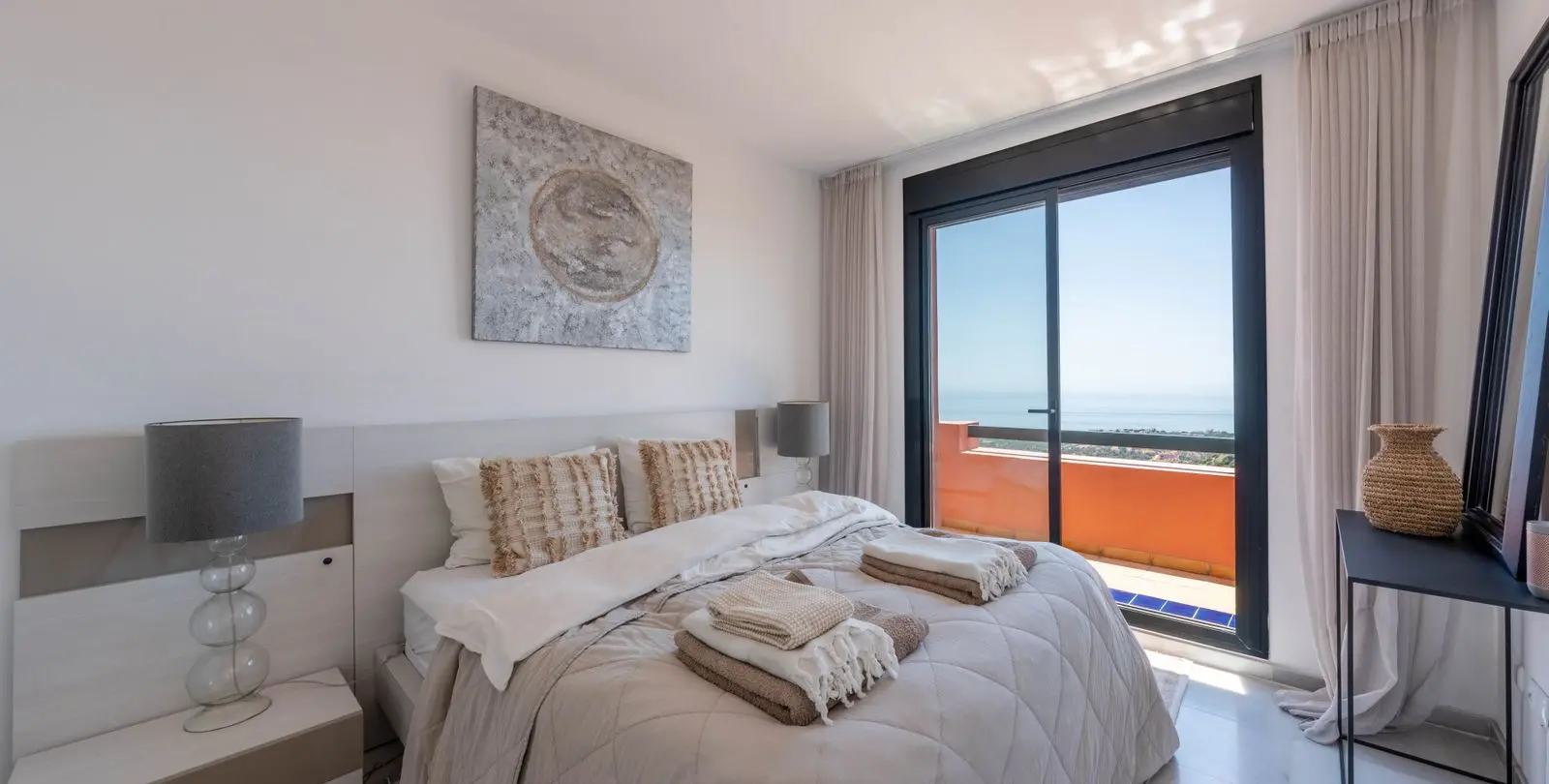 Sale of penthouse duplex in Calahonda 24