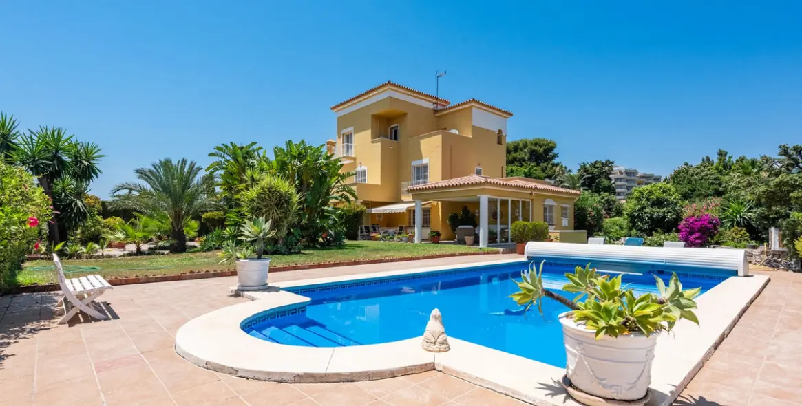 Venta de villa independiente en Atalaya 1