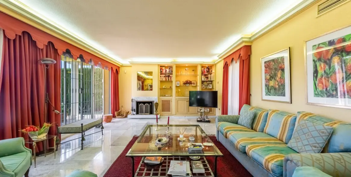 Venta de villa independiente en Atalaya 5
