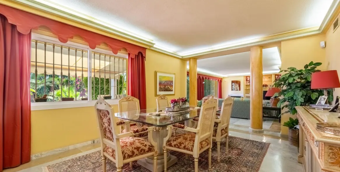 Venta de villa independiente en Atalaya 6