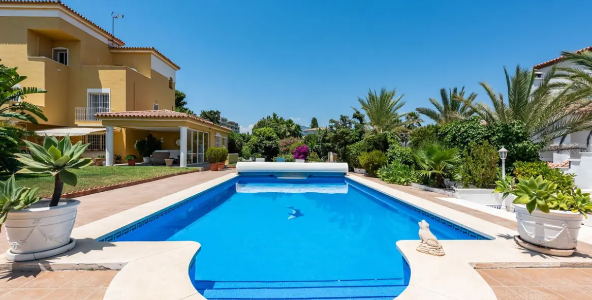 Venta de villa independiente en Atalaya 10
